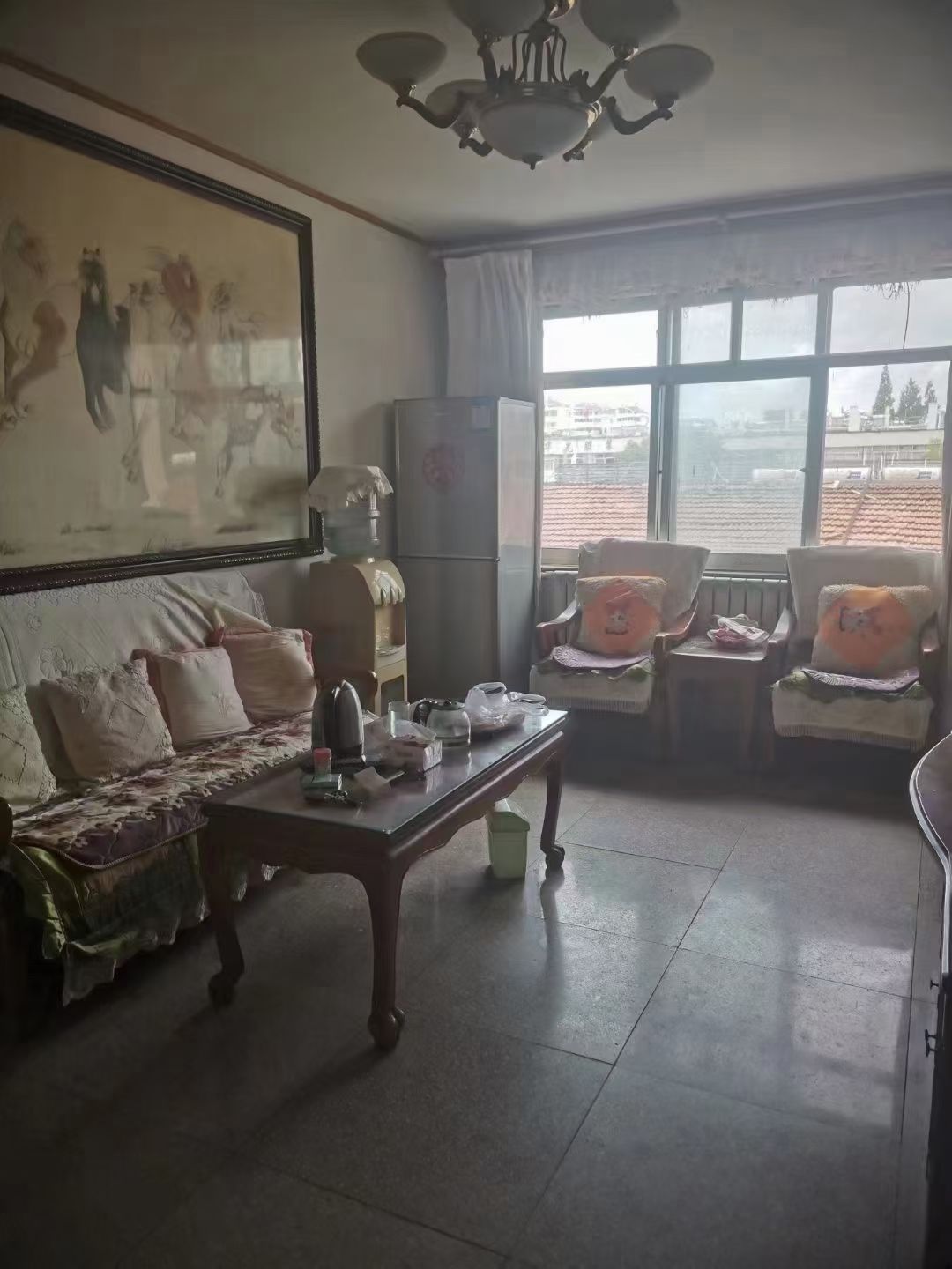 新华小区3楼81平，3室，双气齐全可贷款。