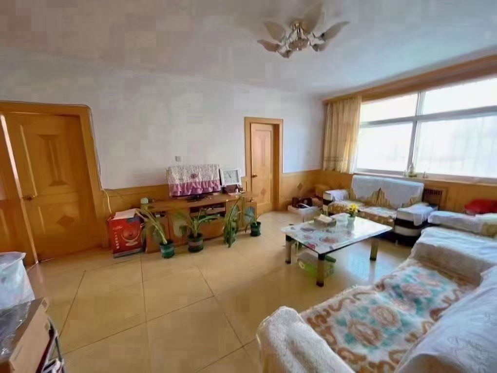 **旁 海峰街2003年竣工1楼 84平 三室西边户 36.