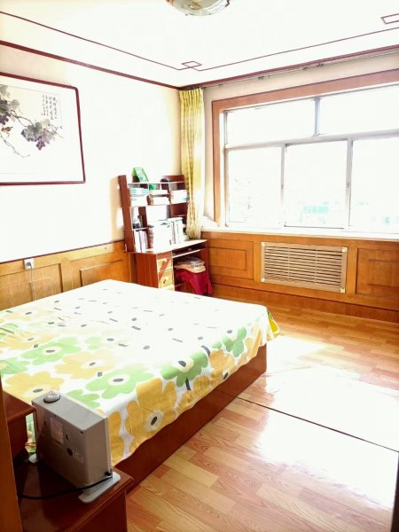 府前一中学区房，馨园小区，3楼87平，精装三室