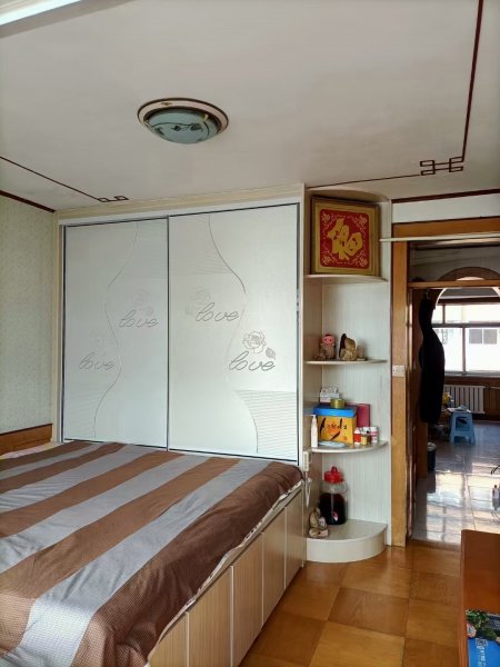 府前一中学区房，馨园小区，3楼87平，精装三室