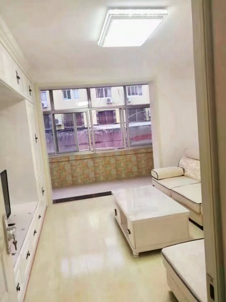 向阳二区2楼，精装修，房本80平，三室一厅，41.8万