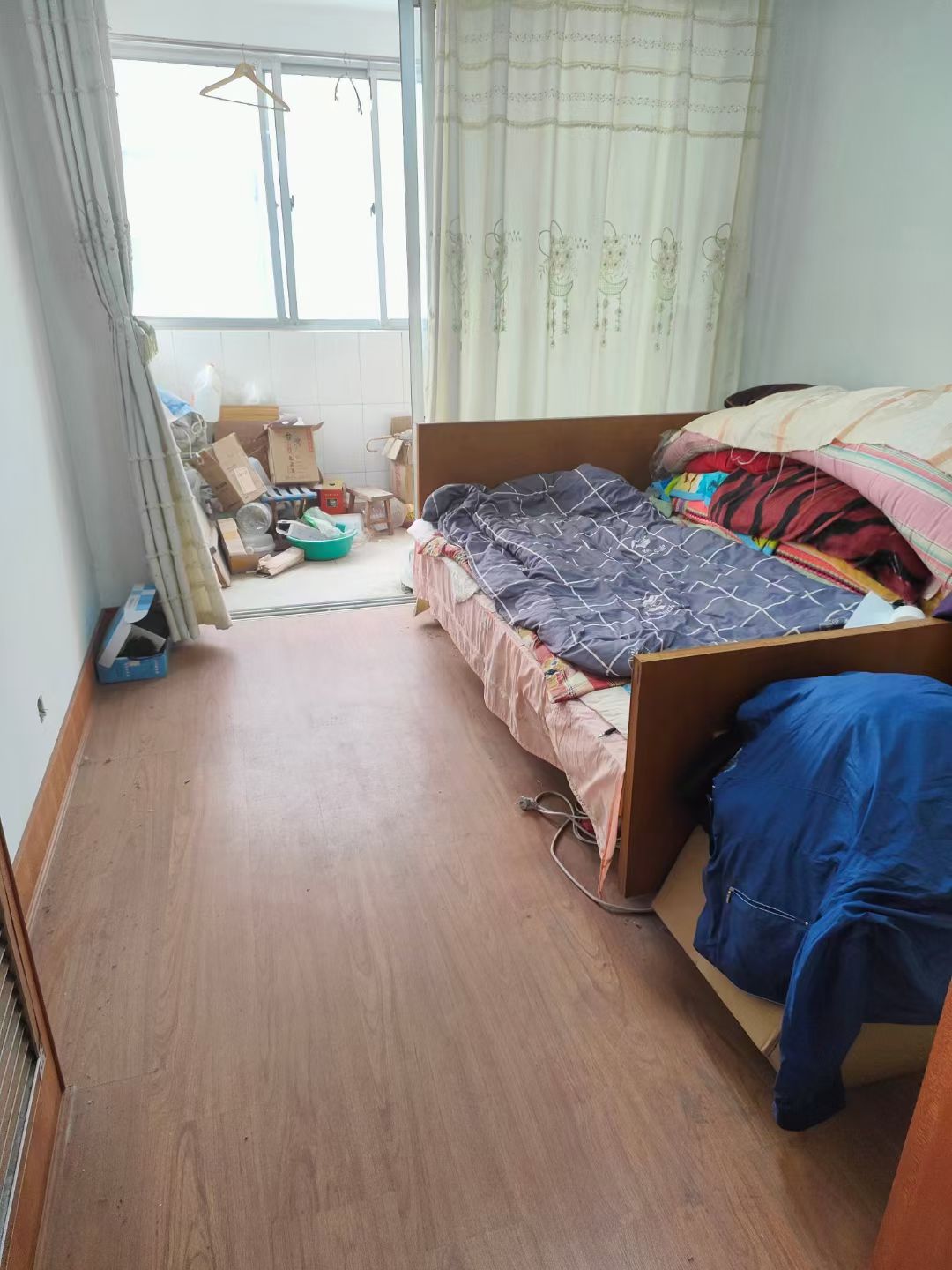 09年福利巷1楼78平三室34.8万