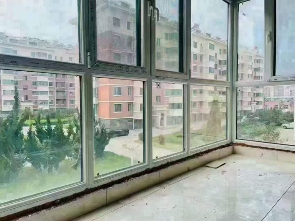罗马阳光城，2楼边户黄金楼层，129平毛坯，水电改造好73.