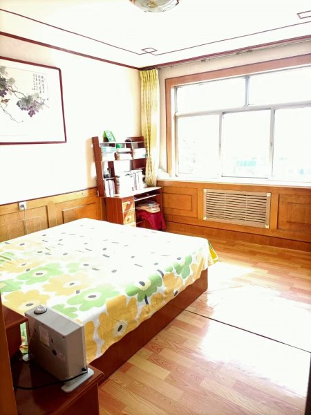 出售府前一中学区房馨园小区3楼86.5平三室北厅49.6万