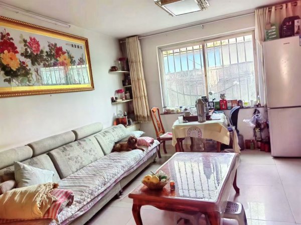 金丰苑1楼83平，精装短住，三室一厅，地暖