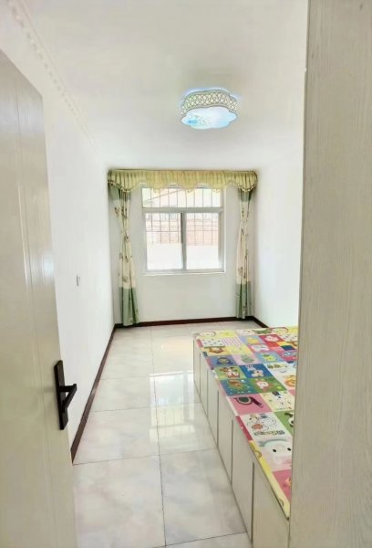 锁厂家属楼贴地一楼出售