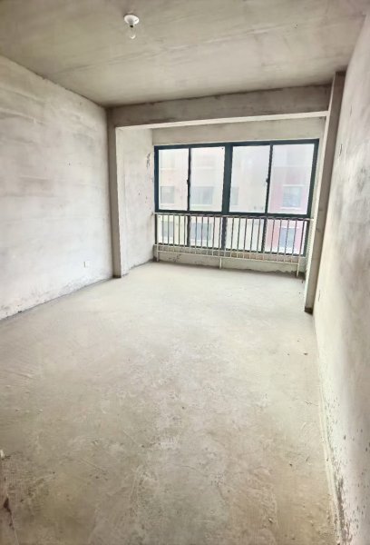 鲁威阳光花园框架毛坯3楼，89平，三室一厅，48万