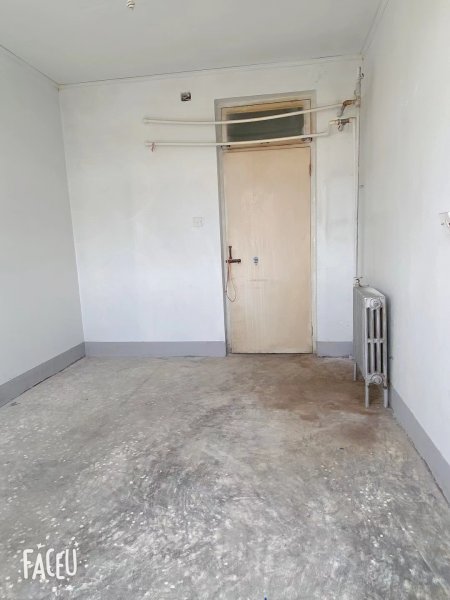 向阳小区5楼起脊，双气毛坯两室一厅，府前黄山一中学区房，面积