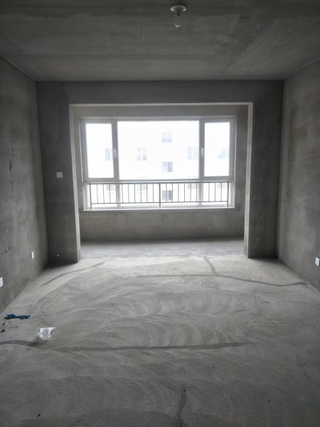 东方明珠顶账房超低价，3楼143平75.8万 ，4楼+阁楼1