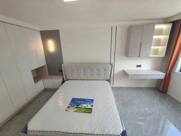 城南机械园3楼 93平，三室，精装未住，全新家具，33.8万