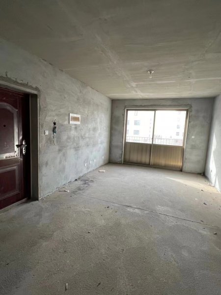 丽景华庭框架3楼送阁楼，单层85平左右，赠送一个卧室和阳台不