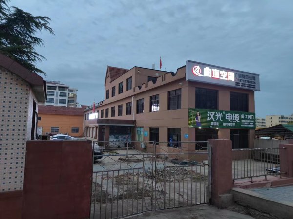 金青岭公园南 大院二楼三楼出租