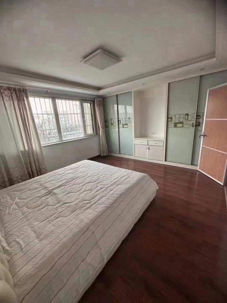 官地明珠最南排住人一楼，带大露台，框架121平，两室两厅