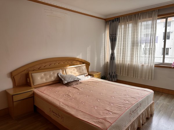 向阳二区自家房屋出租，年租