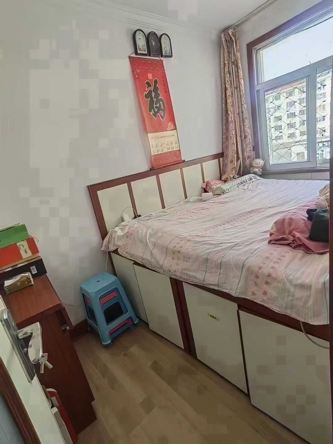 滨河小区二楼边户80平，卫生间带窗户！三室中厅，精装修双气，