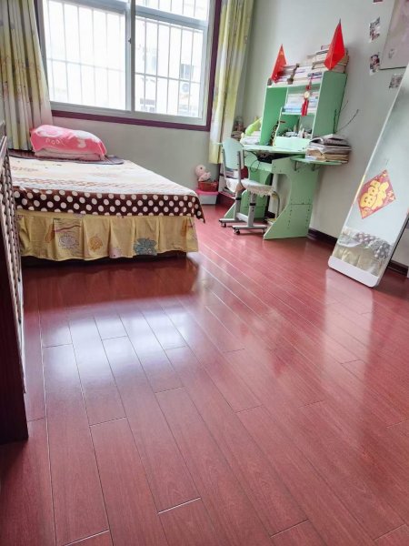 城东二区2楼120平，三室两厅两卫，精装
