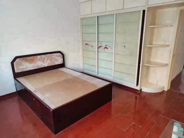 紫锦花园框架一楼，109平，三室一厅边户