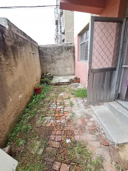 一中附近贴地一楼带小院租金800