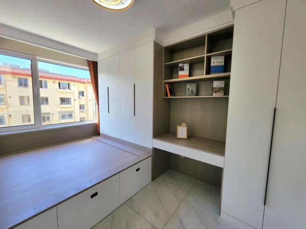 首付10万城东一区，四楼108平，四室两厅，全屋定制家具，全