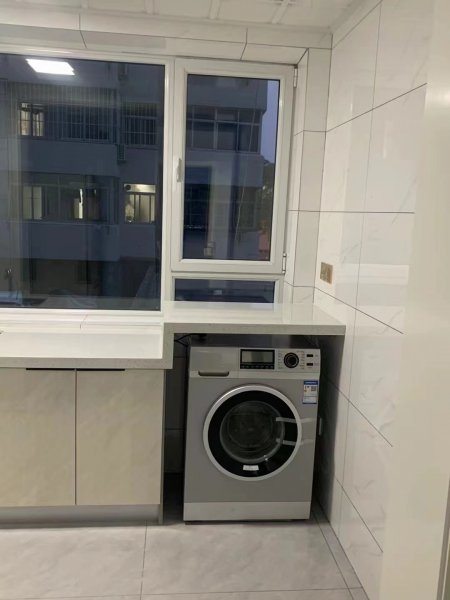 海峰街市场对面精装一楼