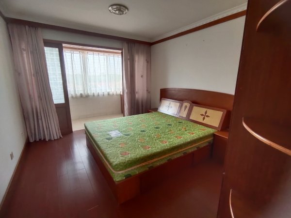 鑫岭家园四楼出租