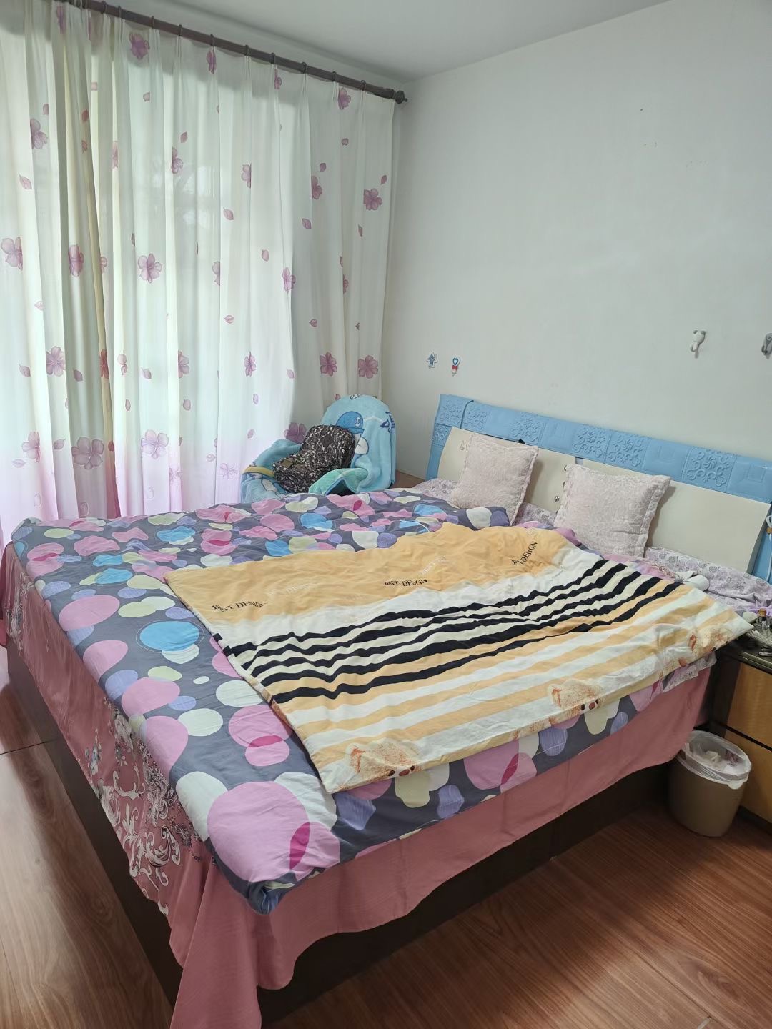 豪门小区四楼93平，三室地暖，屋内洁净