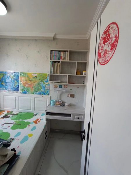 ​黄山小区三楼，70.7平，两室两厅，精装短住两年，地暖