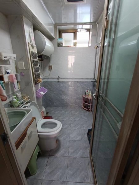 ​黄山小区三楼，70.7平，两室两厅，精装短住两年，地暖