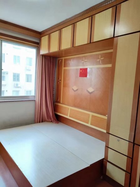 金丰苑小区2楼73平左右，三室一厅仅售49.8万