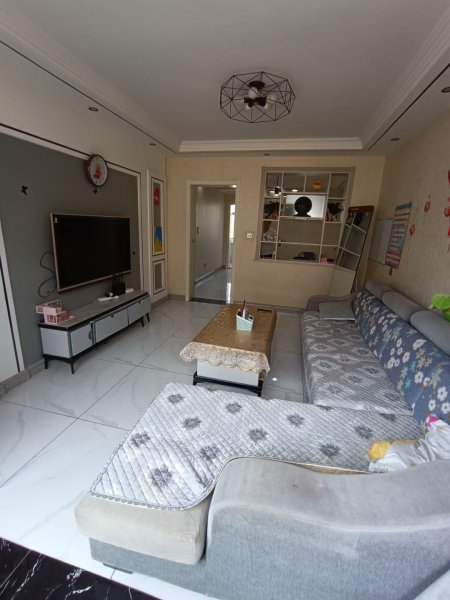 【黄山一中学区】 ​黄山小区，三楼，70.7平，两室两厅。
