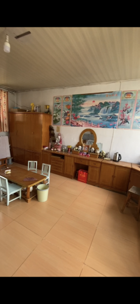 体育公园边平房有证卖