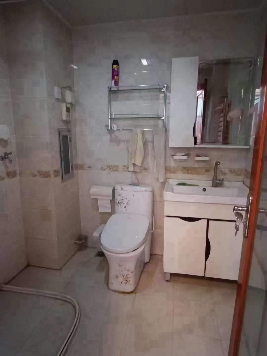 幸福二期全框架三楼，实木装修，两室两厅，88.48平，地暖