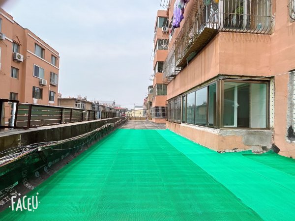 向阳二区1楼带外平台，93.2平 3室，地暖，精装未住，打硅