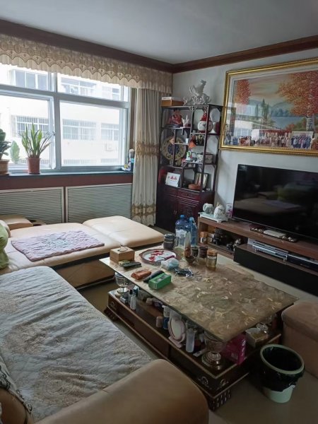 城东三区2楼93平，精装修53.8万