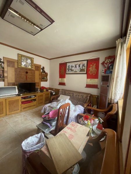 幸福小区2楼70平，双气齐全，可贷款。
