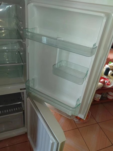 因换了一个大冰箱.把小冰箱卖掉