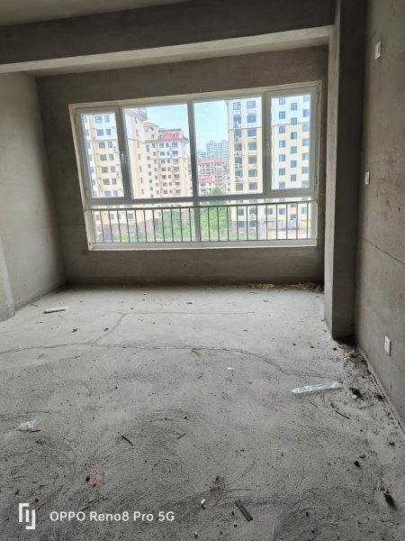 东方明珠电梯5楼123平，3室2卫毛坯，价格可议