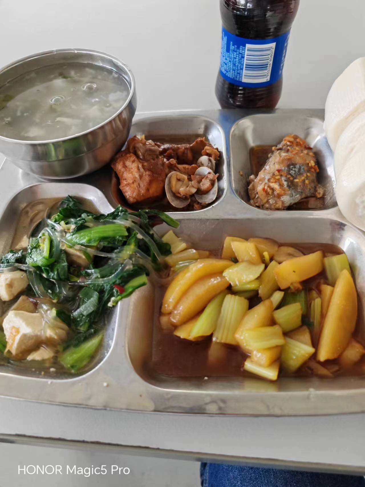 兼职，可短期，周结，20/小时，住宿免费，环境好