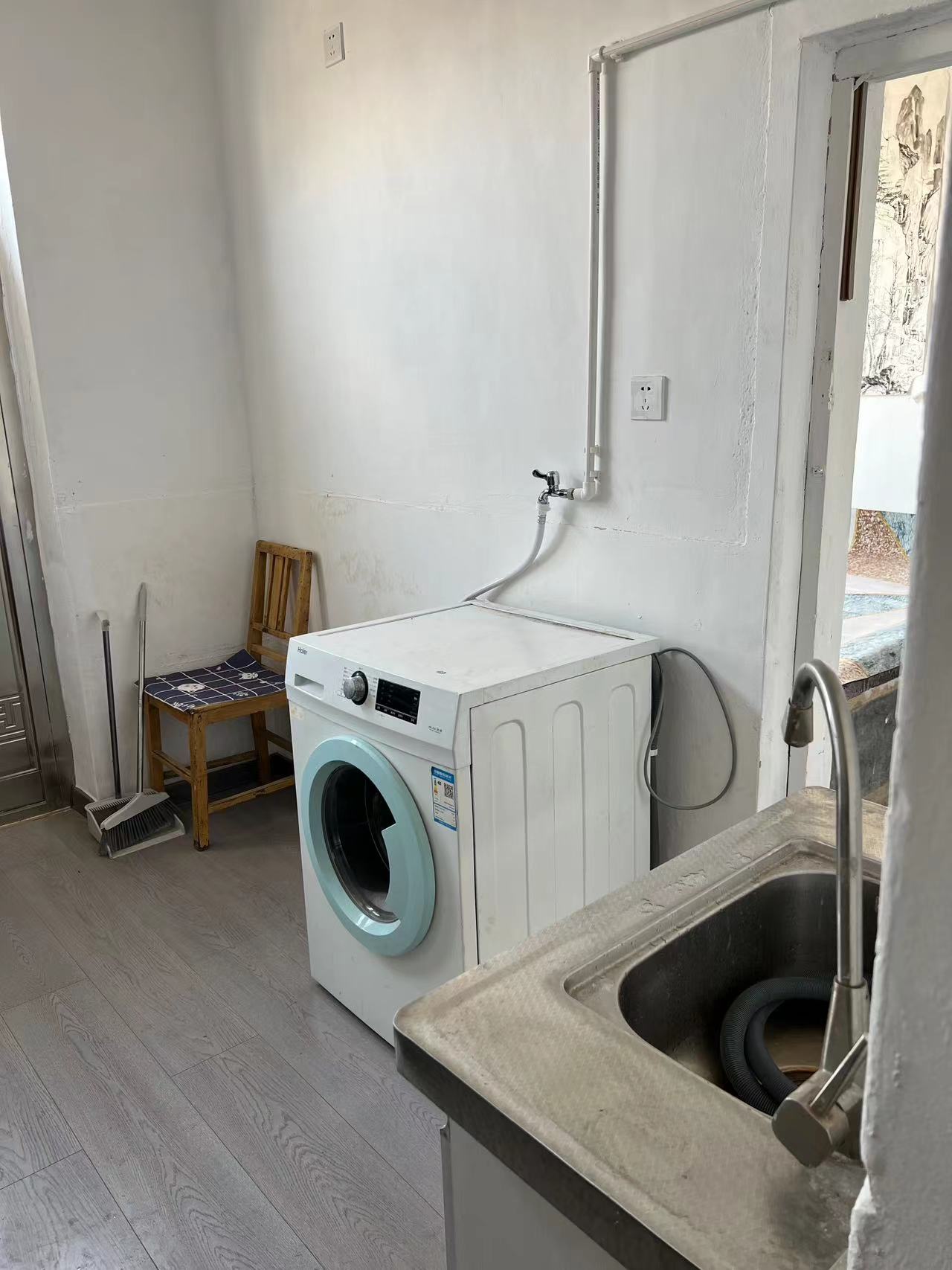 向阳小区精装三楼出租