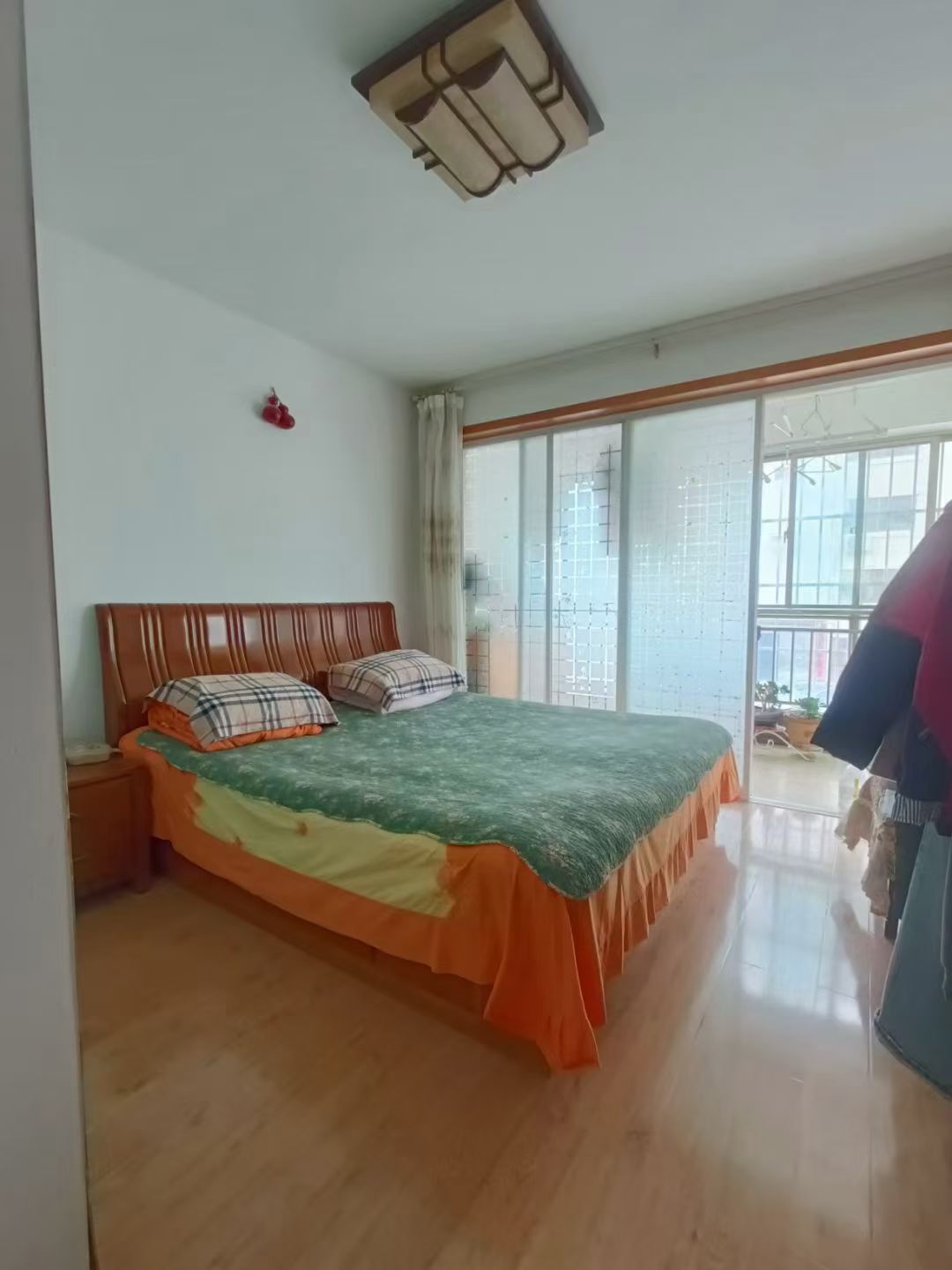 滨河小区出门河滨公园，一楼96平方精装地暖密码门