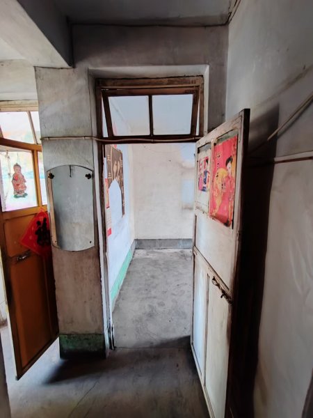 用证首选，向阳小区一楼，58平，简装三室