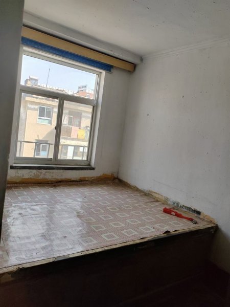 向阳一区用证师范西 贴地3楼顶楼40平 18.8万