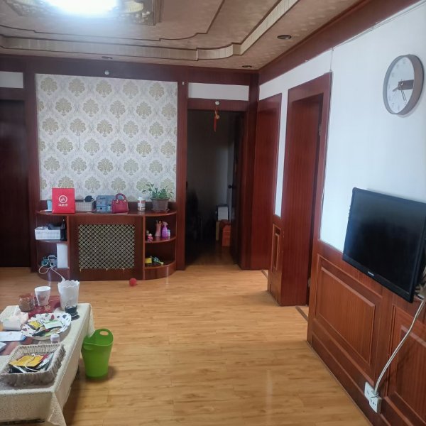 城东一区，经典一楼113平方四室一衣帽