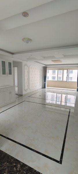 畅园小区1楼103平三室