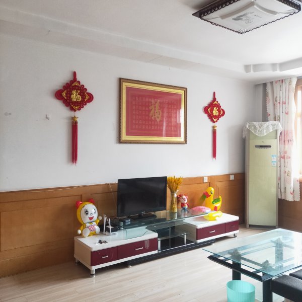 一中西门1楼82平出租