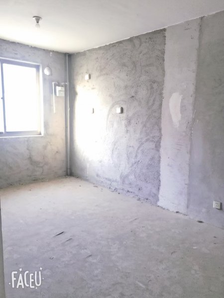 金盛苑，电梯新房八楼边户，125平左右三室两卫框架毛坯77.