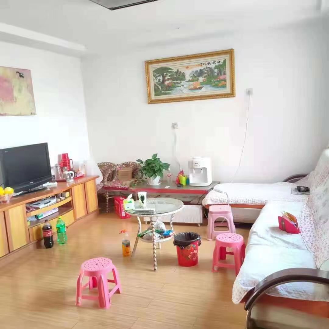 幸福小区五楼80平两室租金900