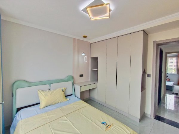 光明小区四楼98平49.8万精装未住全明户型超大南厅!正三室