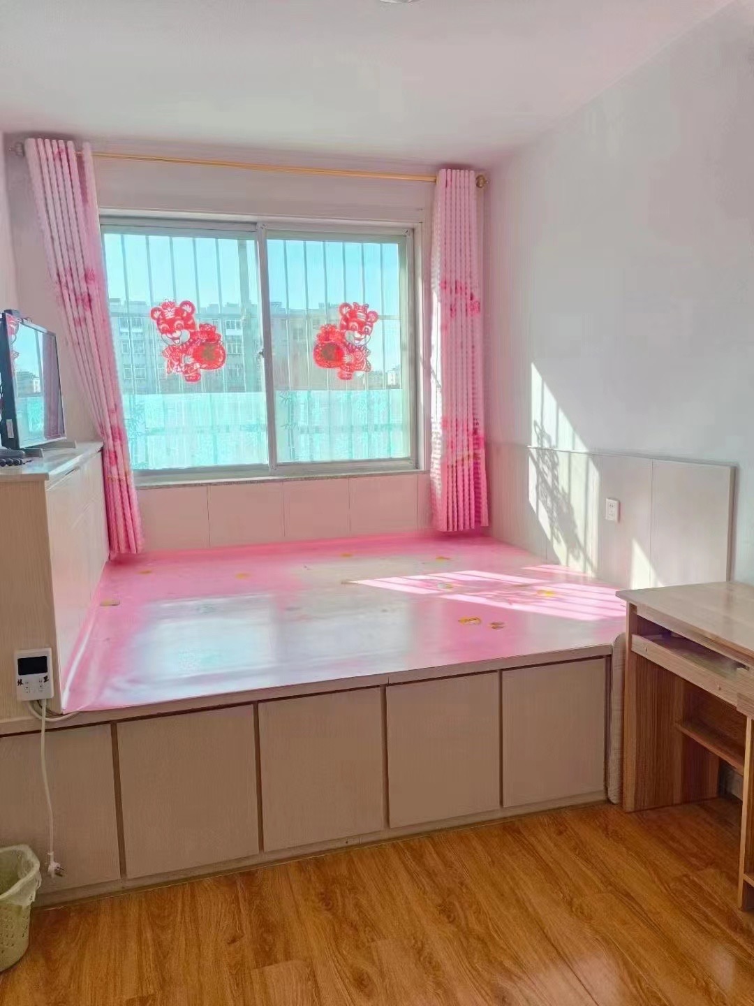 海峰花园一楼，68平