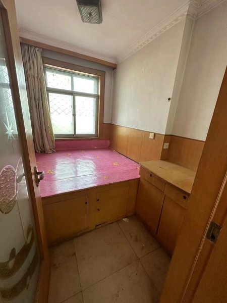 黄埠崖果汁厂家属楼，贴地二楼，58平，两室一厅，17.8万不
